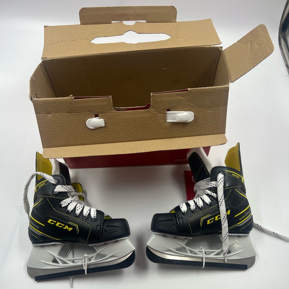 Ccm Super Tacks Hockey Skates Youth Toddler New! Size 10